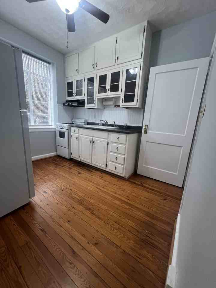 1217 N Main St #B - Photo 5 of 9