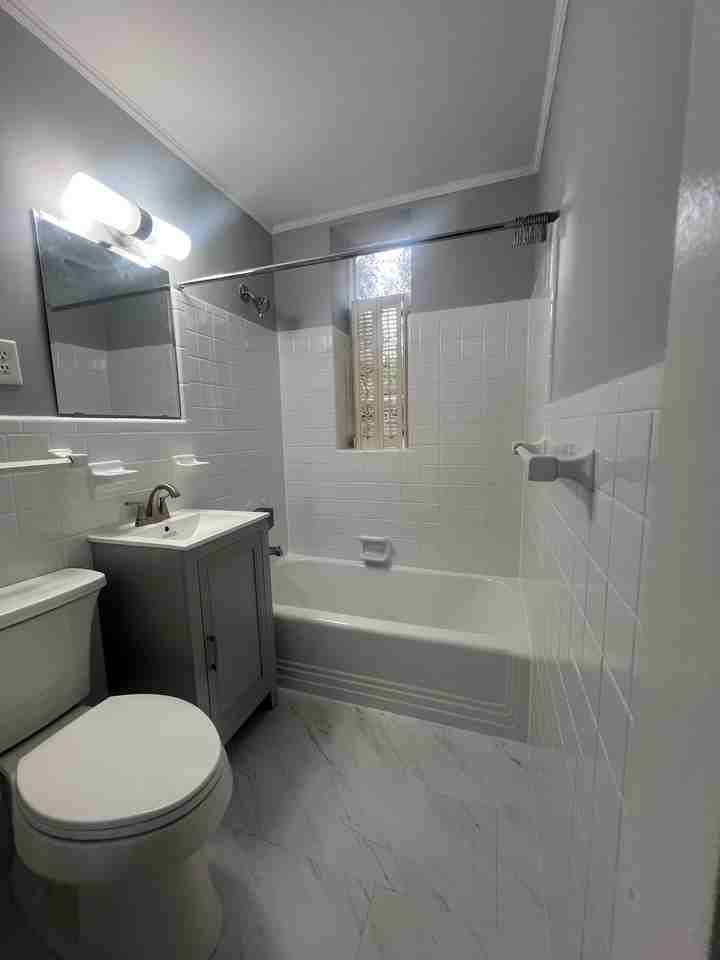 1217 N Main St #B - Photo 7 of 9