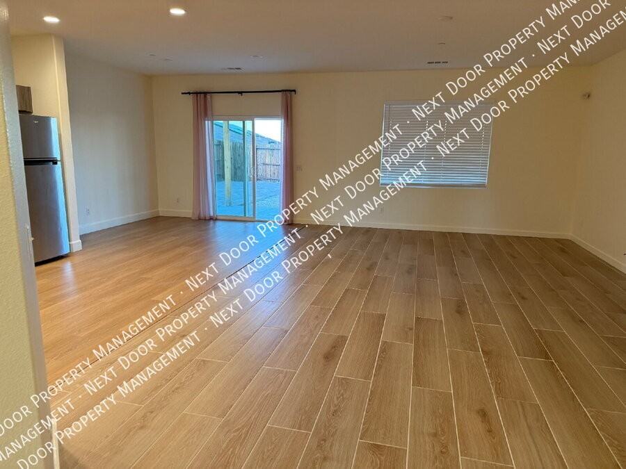 11980 Moss Creek Ct - Photo 5 of 21