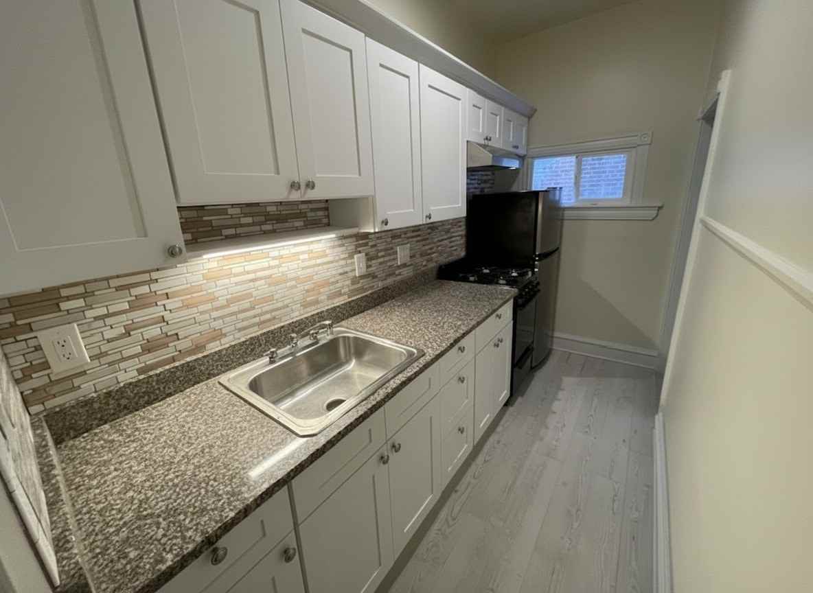 1625 Dyre St #A - Photo 2 of 8