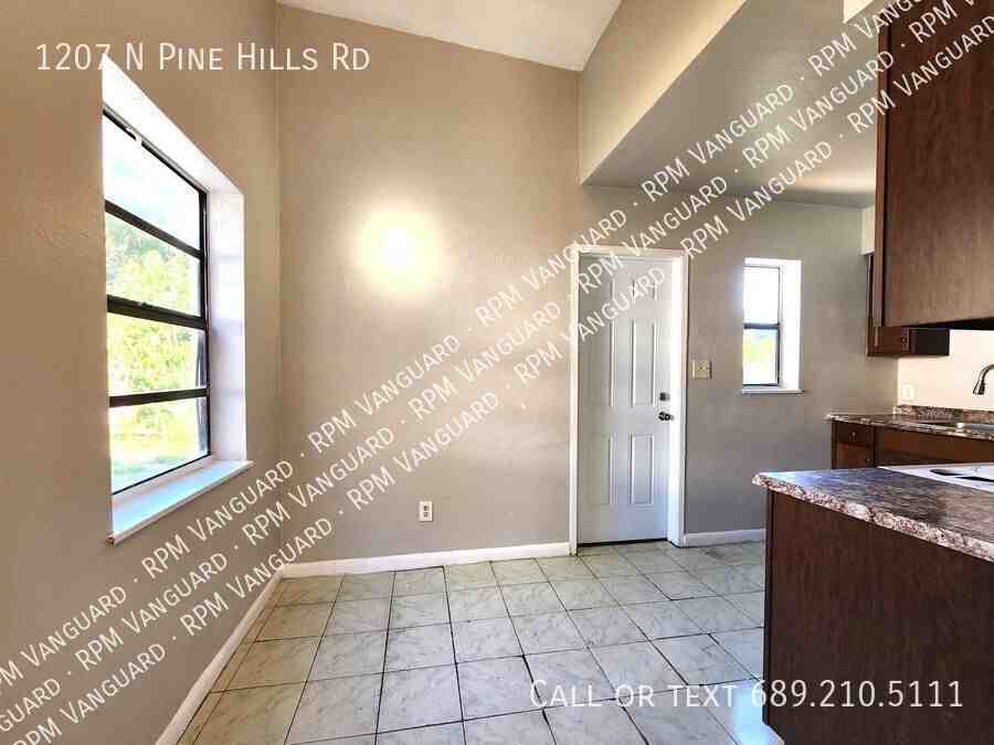 1207 N Pine Hills Rd - Photo 6 of 16
