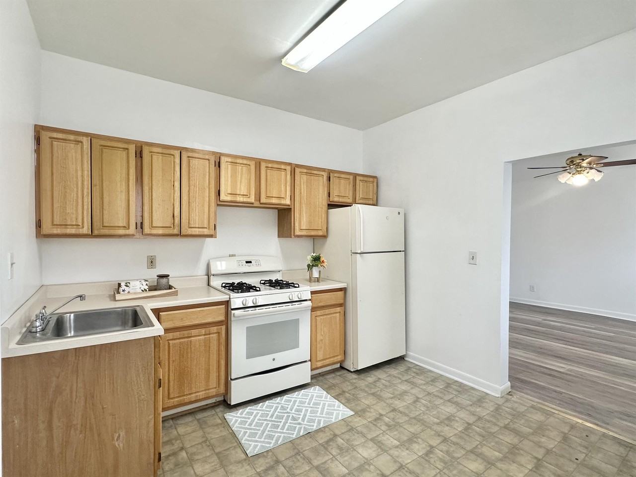 1739 4th St #2 - Photo 4 of 9