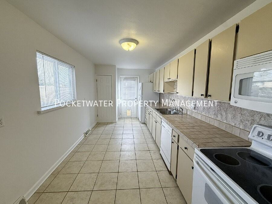 266 Berwick Ave - Photo 6 of 17