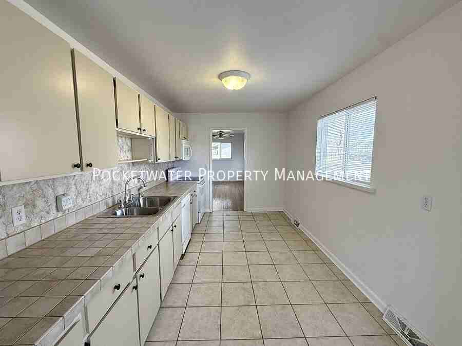 266 Berwick Ave - Photo 7 of 17