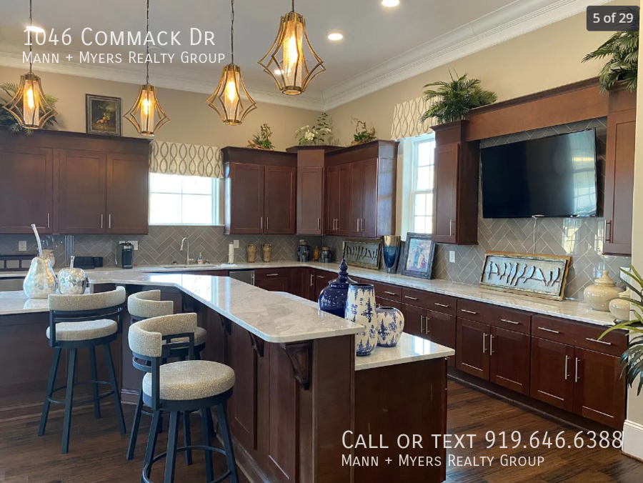 1046 Commack Dr - Photo 3 of 28