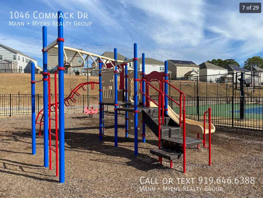 1046 Commack Dr - Photo 5 of 28