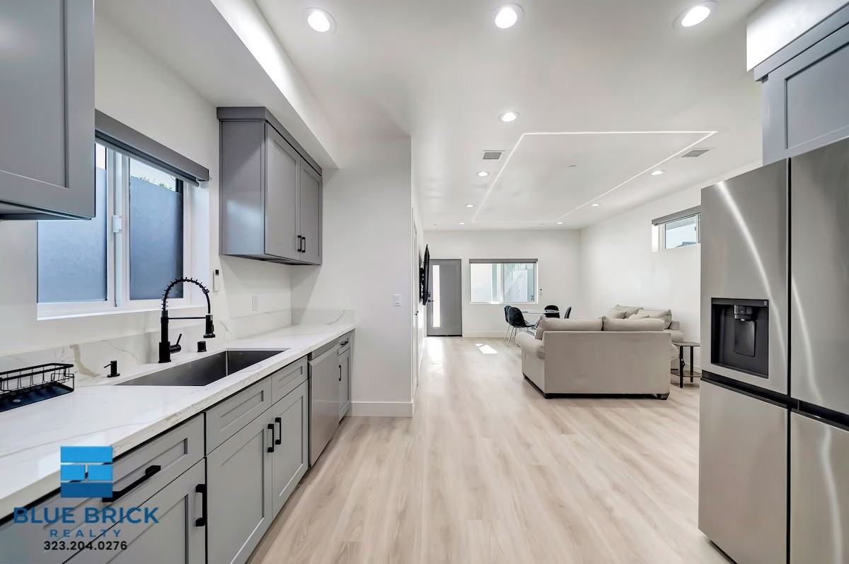 5841 Vanalden Ave - Photo 4 of 31