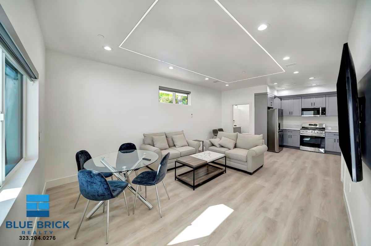 5841 Vanalden Ave - Photo 5 of 31