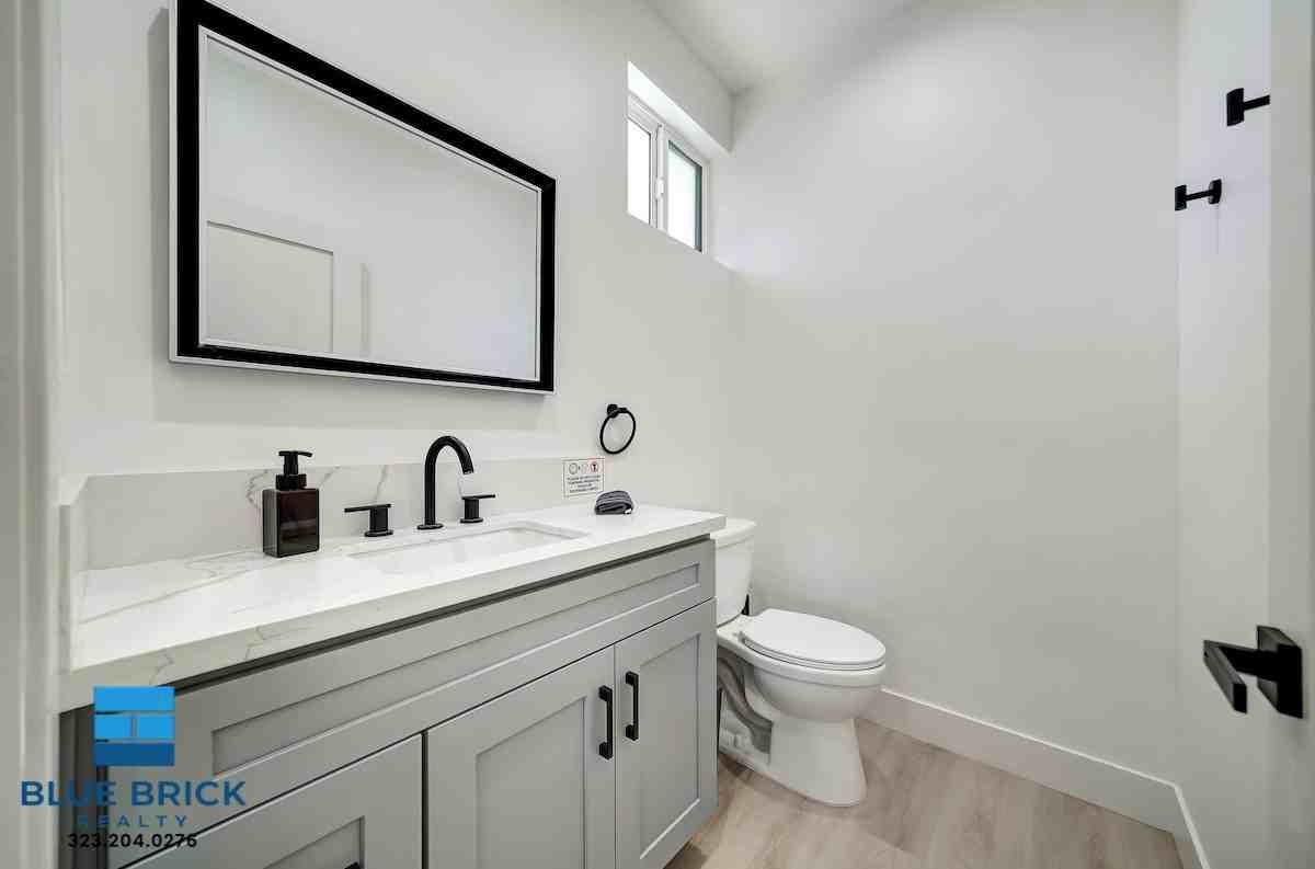 5841 Vanalden Ave - Photo 7 of 31