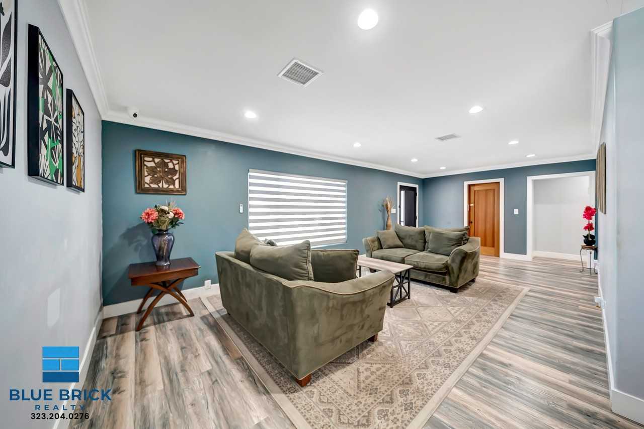 5839 Vanalden Ave - Photo 2 of 41