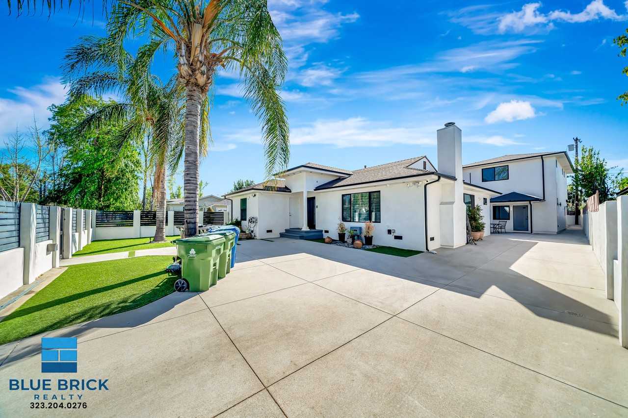 5839 Vanalden Ave - Photo 3 of 41