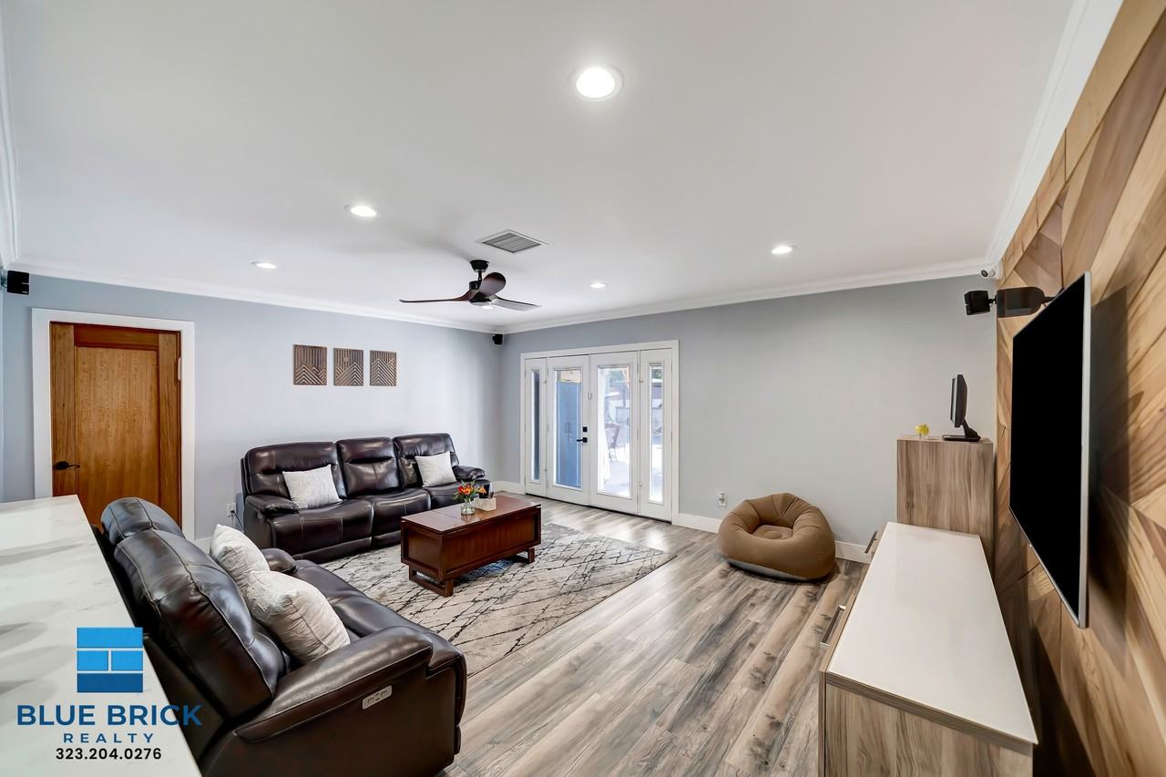 5839 Vanalden Ave - Photo 5 of 41