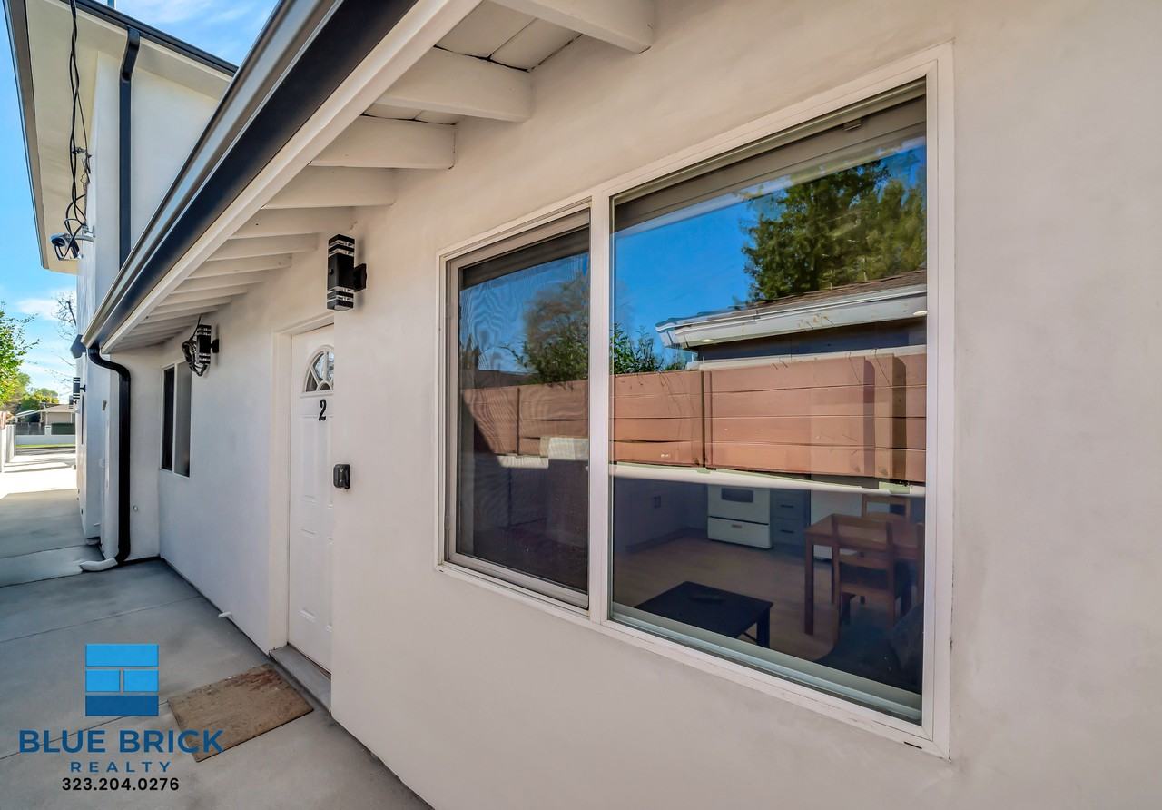 5843 Vanalden Ave - Photo 3 of 19