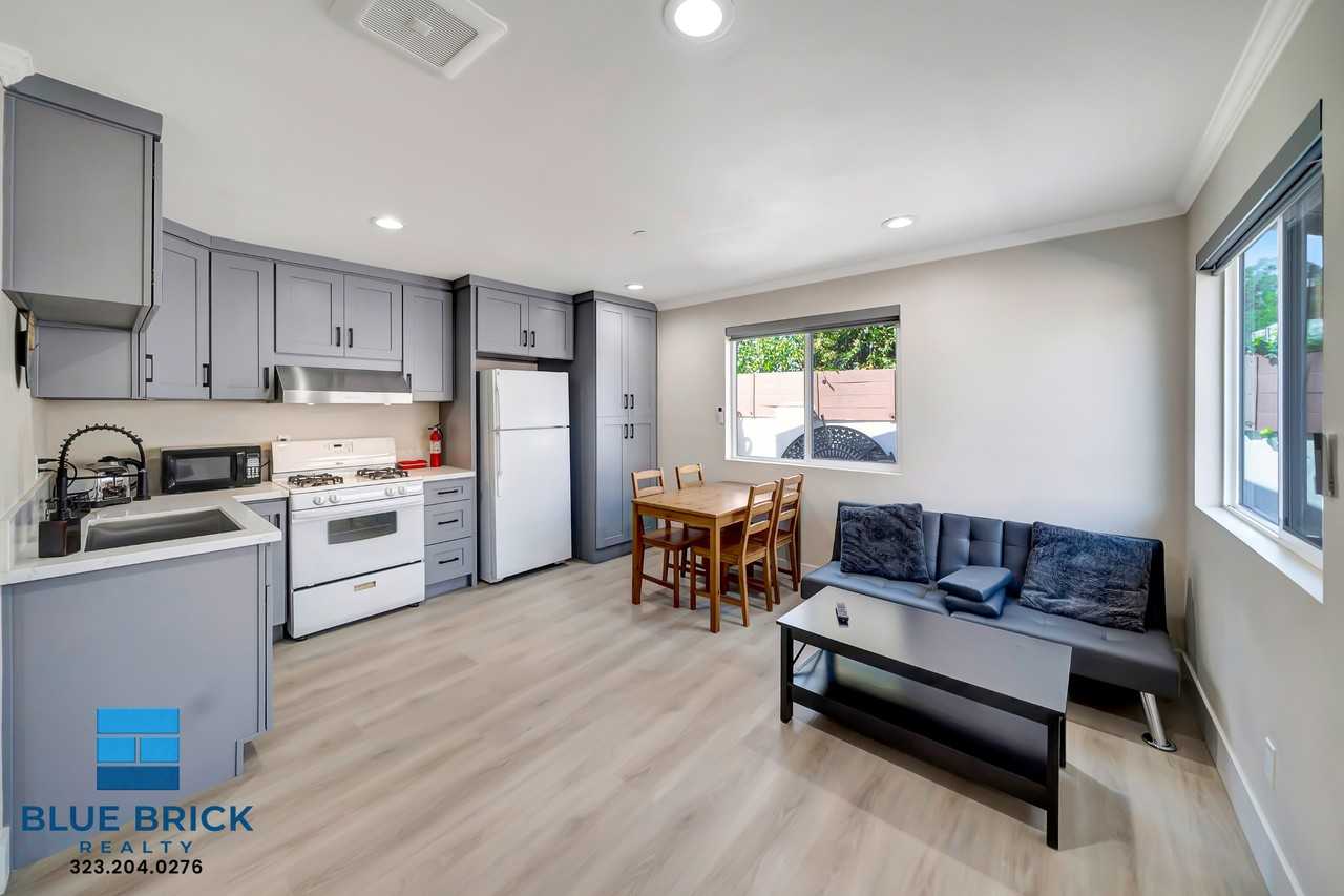 5843 Vanalden Ave - Photo 4 of 19