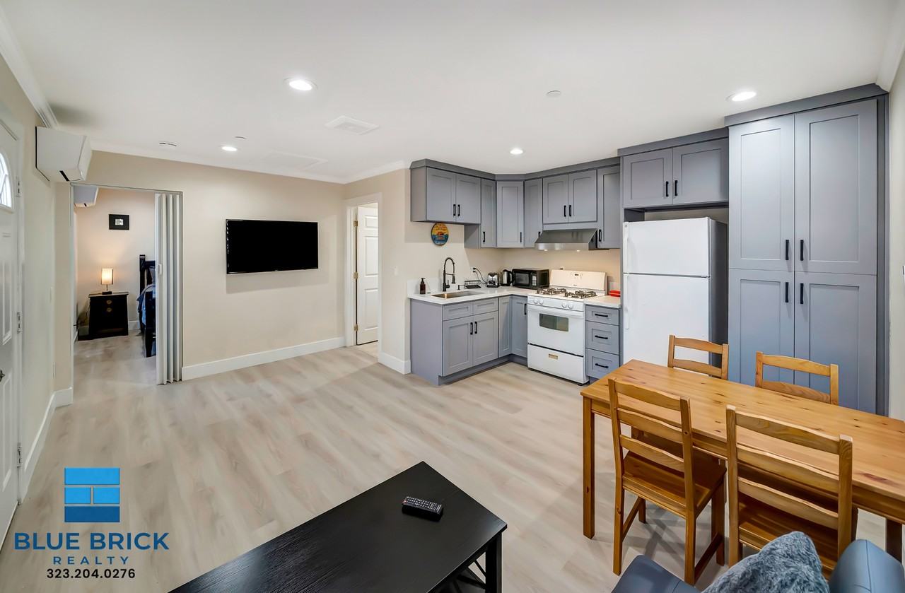 5843 Vanalden Ave - Photo 5 of 19