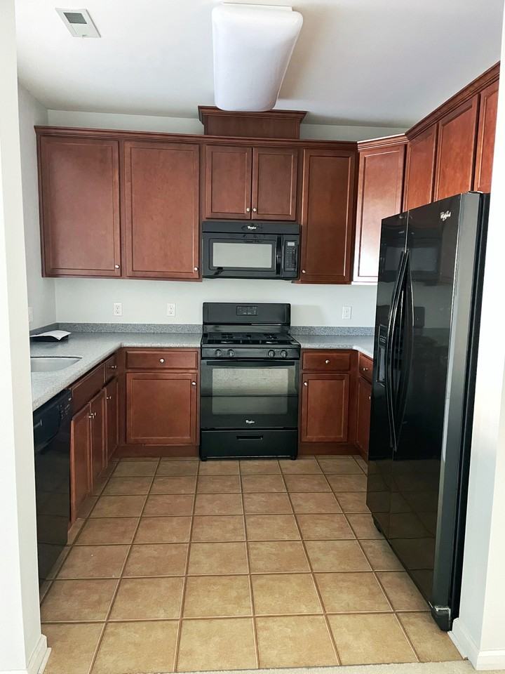 1322 Sierra Dr #1322 - Photo 5 of 10