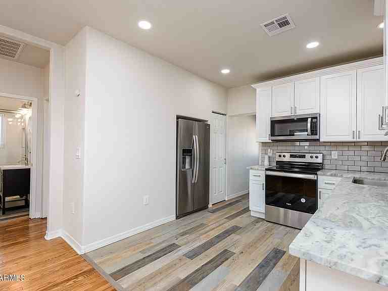 1618 W Taylor St #NA - Photo 4 of 14