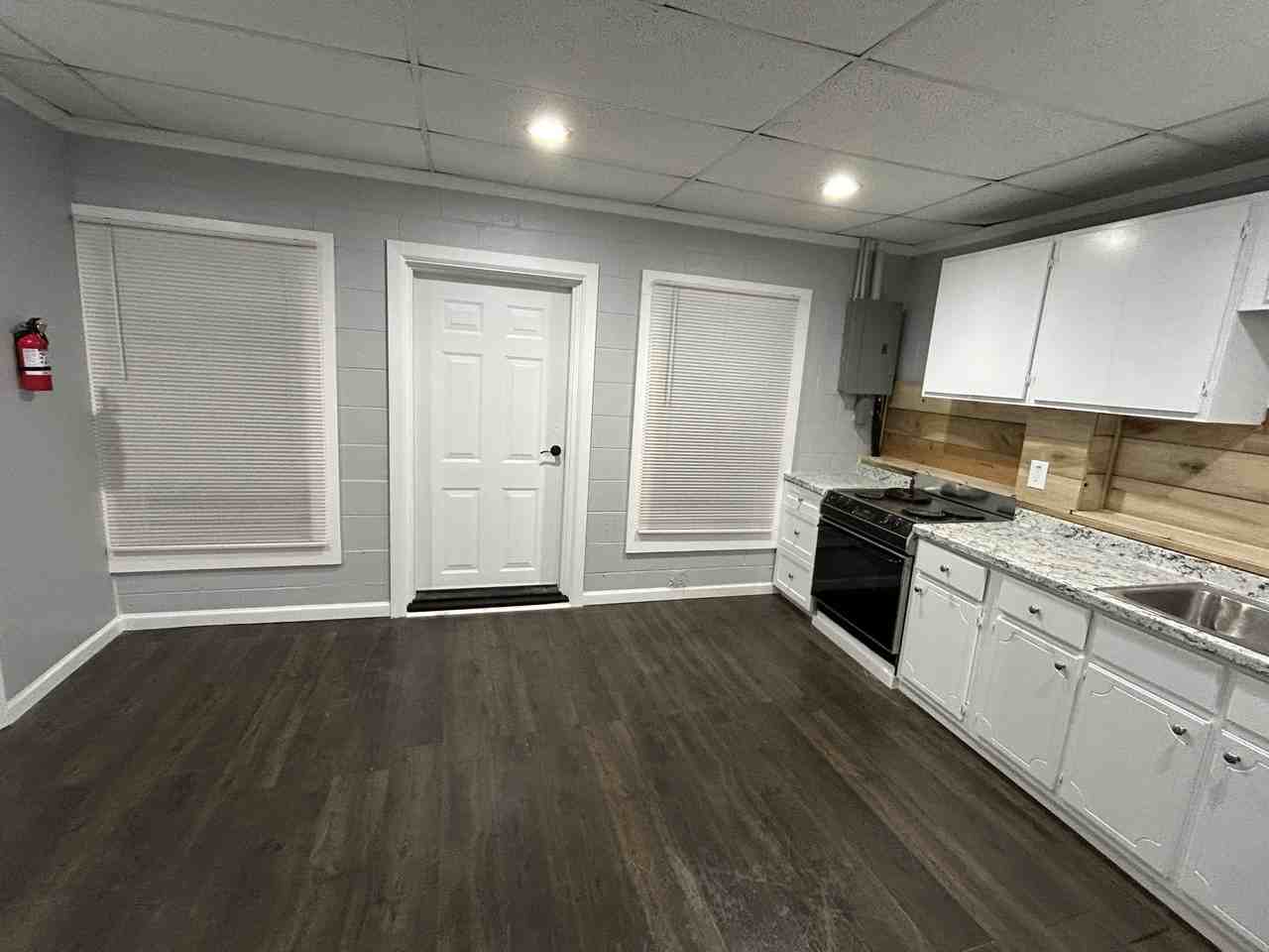 404 N 1st St #404 - Photo 3 of 8