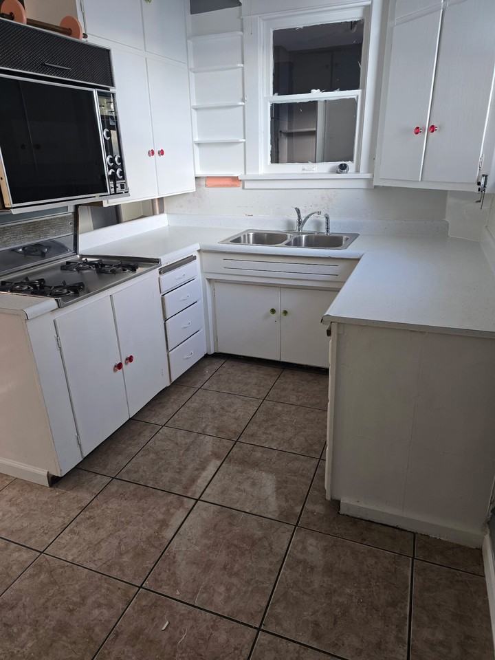 2205 N Maryland St #1 - Photo 7 of 12