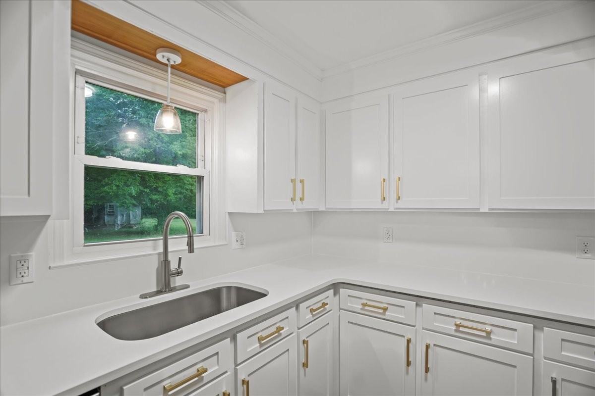 2321 Queen Ann Rd #1 - Photo 4 of 33