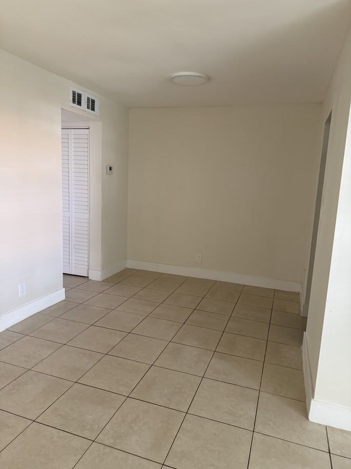 Aqua Residence @ Hollywood - Photo 6 of 7