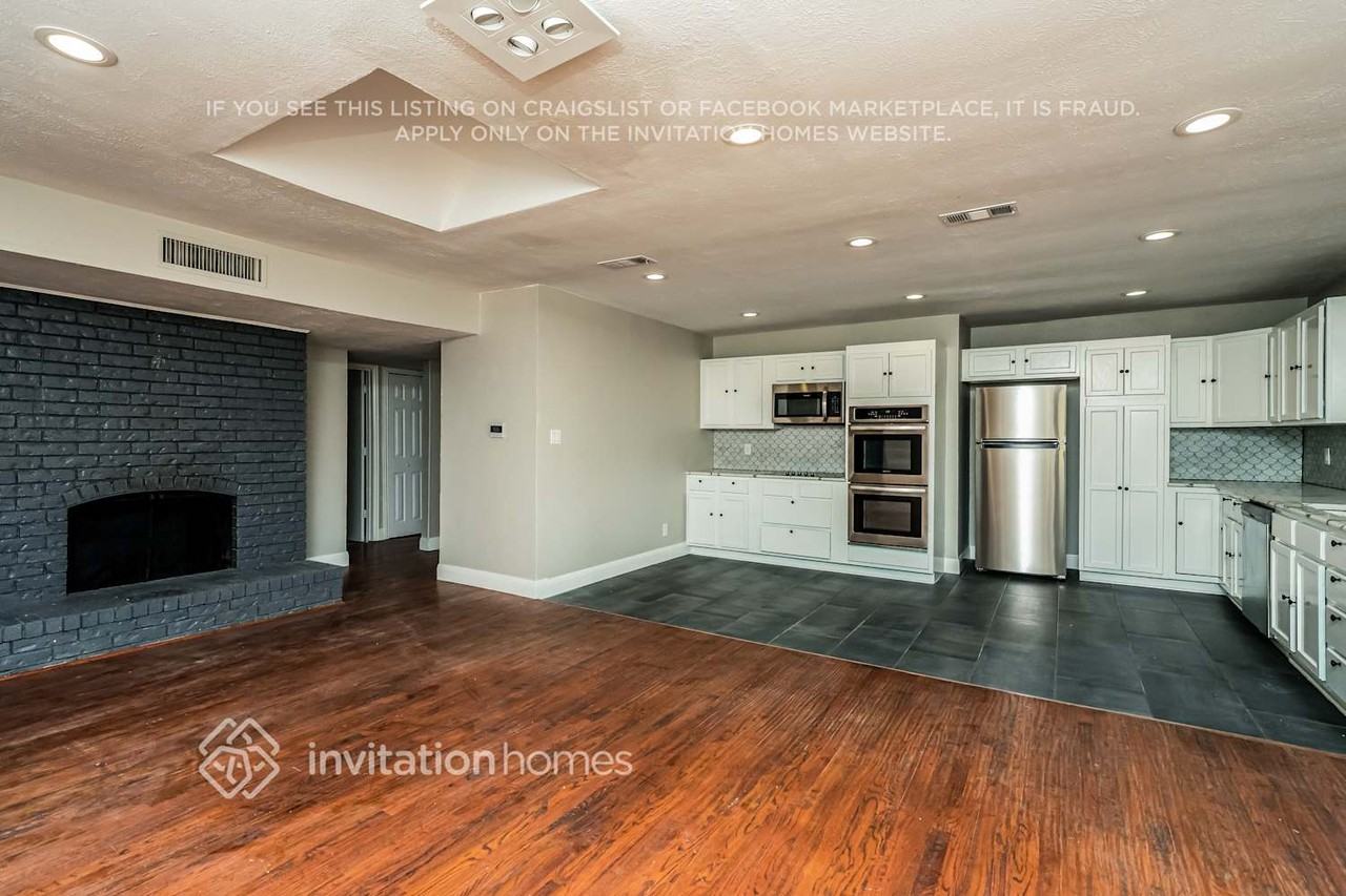 5001 Thompson Dr - Photo 3 of 16