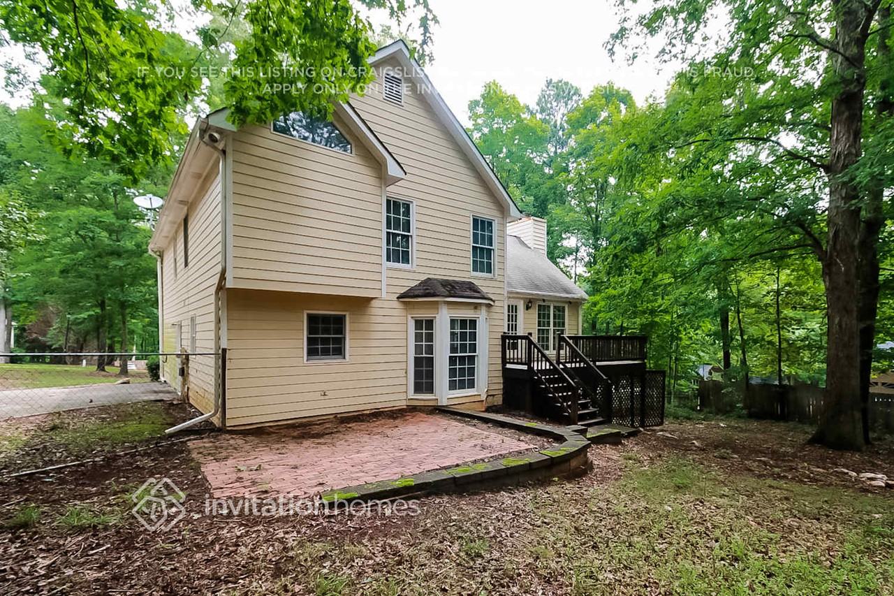 223 Manchester Dr - Photo 4 of 6