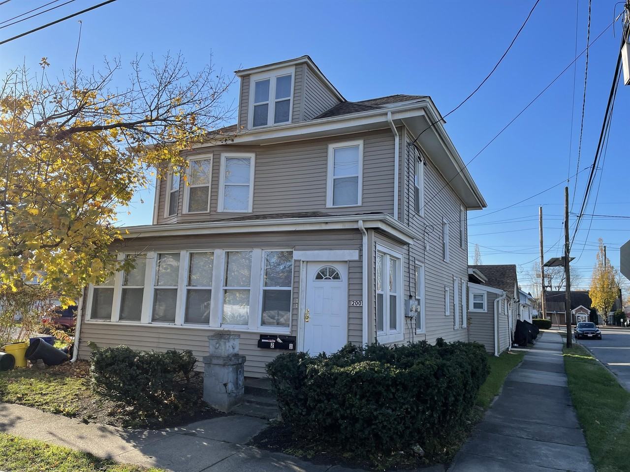 2001 Genesee St - Photo 2 of 12