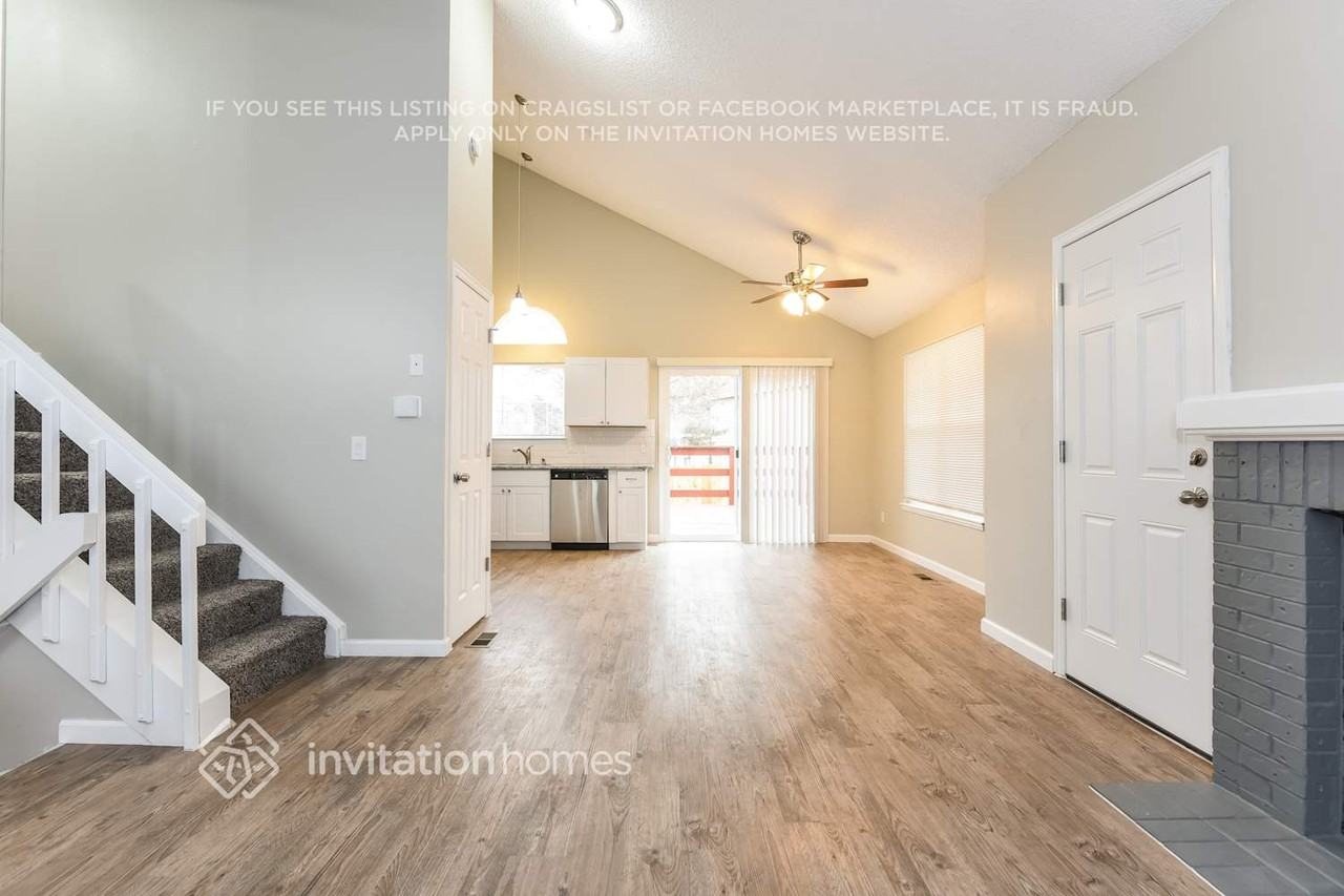 4262 E 133rd Pl - Photo 4 of 20