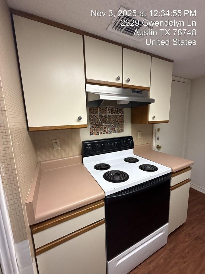 2629 Gwendolyn Ln - B - Photo 2 of 23