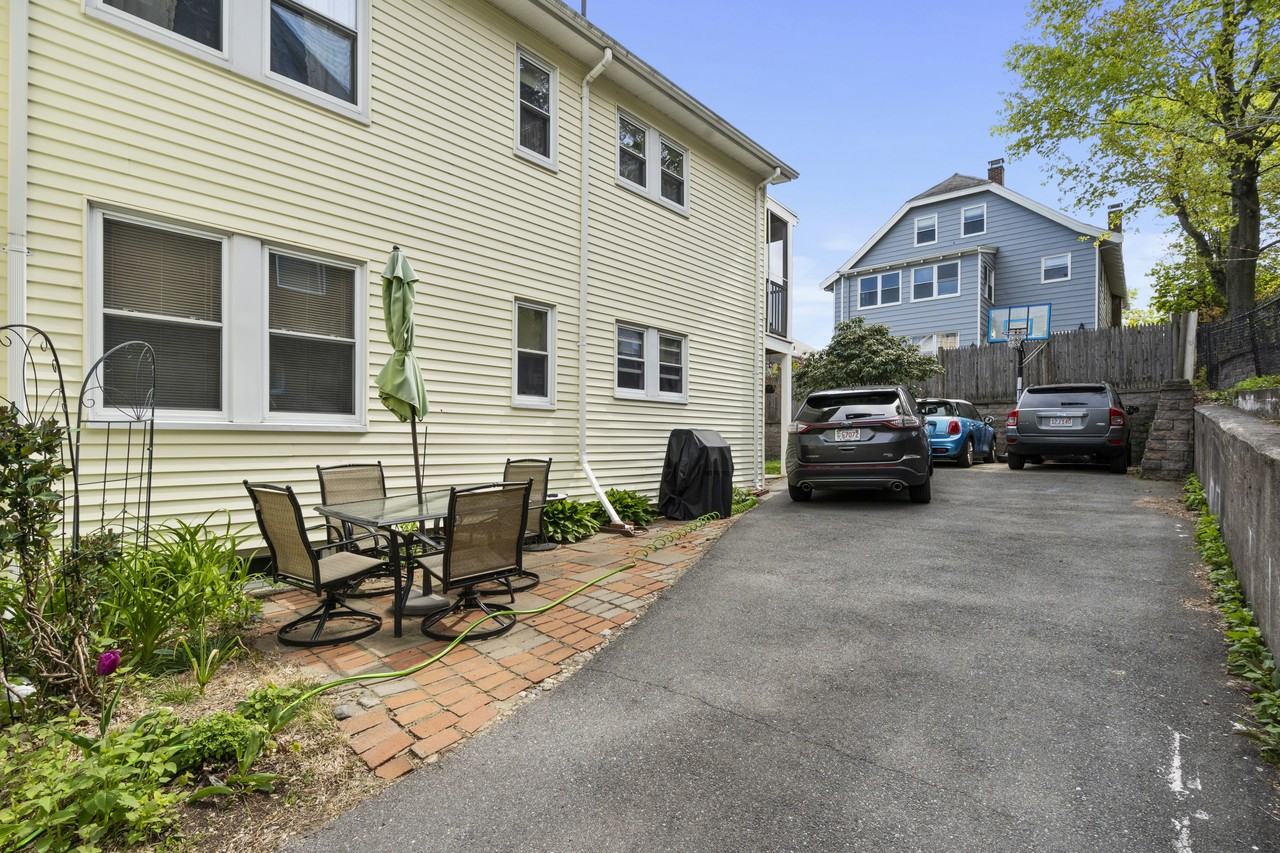 28 Warwick Road, Watertown MA 02472 - Photo 2 of 7