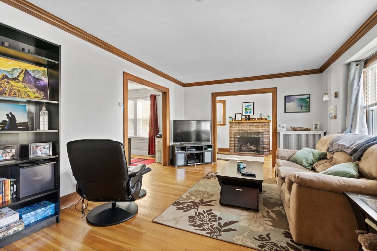 28 Warwick Road, Watertown MA 02472 - Photo 5 of 7