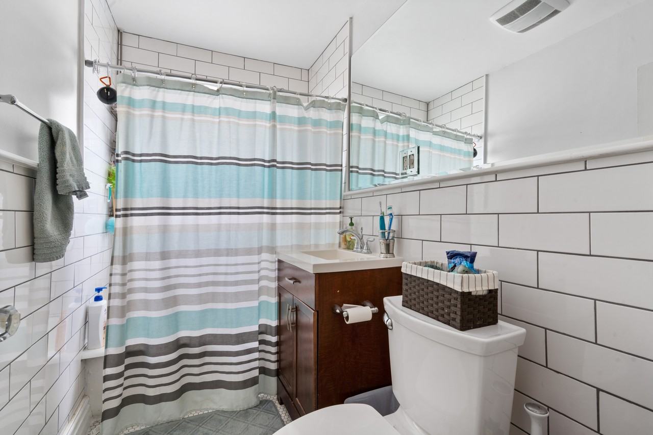 28 Warwick Road, Watertown MA 02472 - Photo 7 of 7