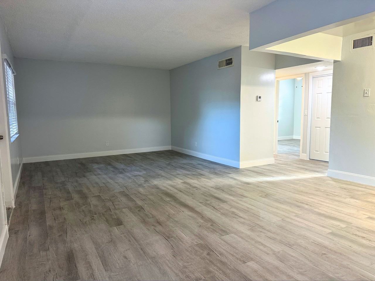 3615 Southwest 52nd Avenue - Photo 3 of 12