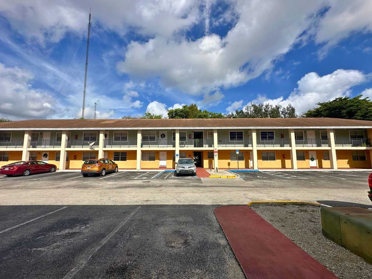 3615 Southwest 52nd Avenue - Photo 7 of 12