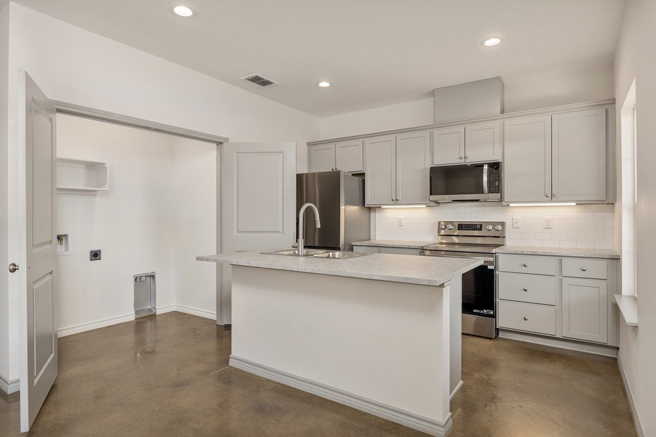 10407 County Road 2180 - Photo 2 of 17