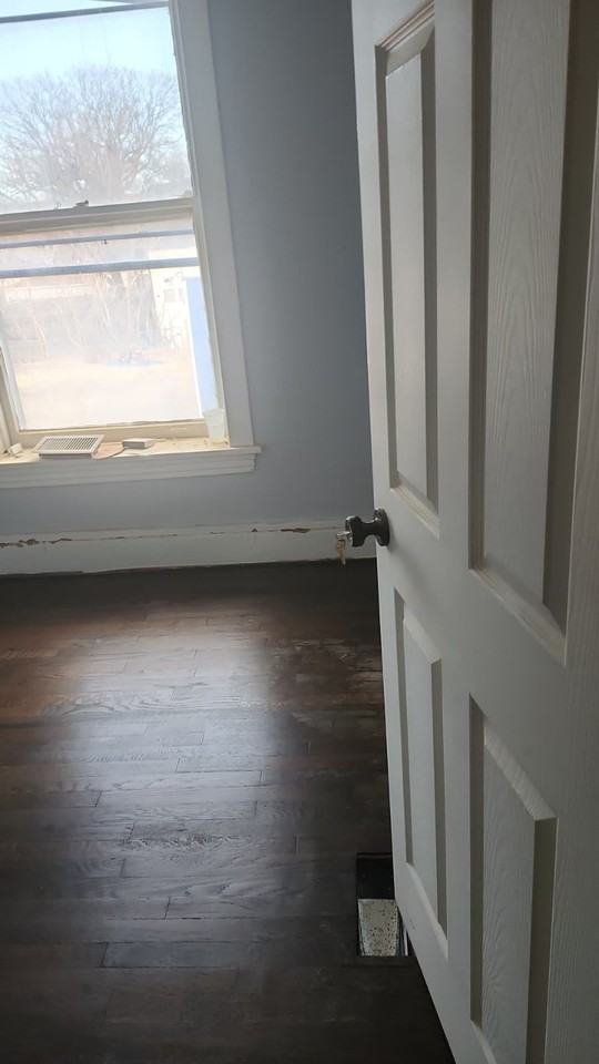 656 North Lockwood Avenue - Photo 5 of 25