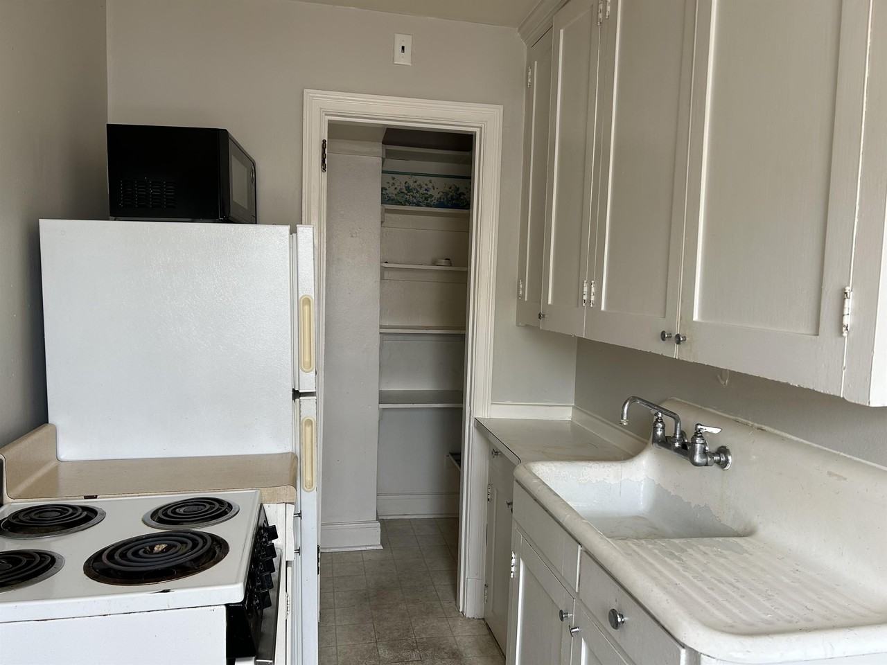 112 North Washington Street - Photo 3 of 24