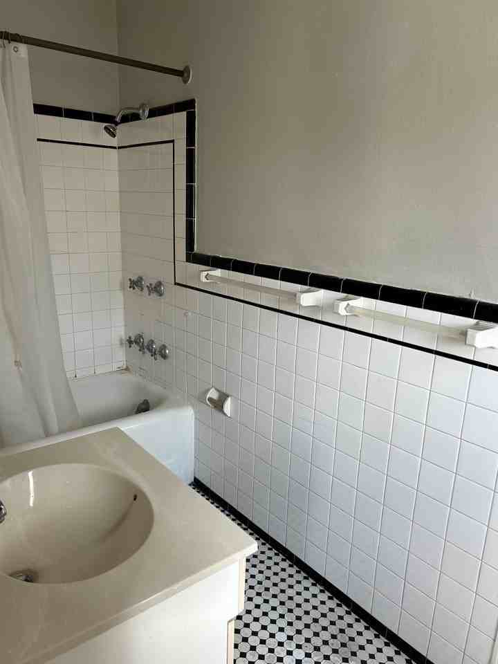 112 North Washington Street - Photo 4 of 24