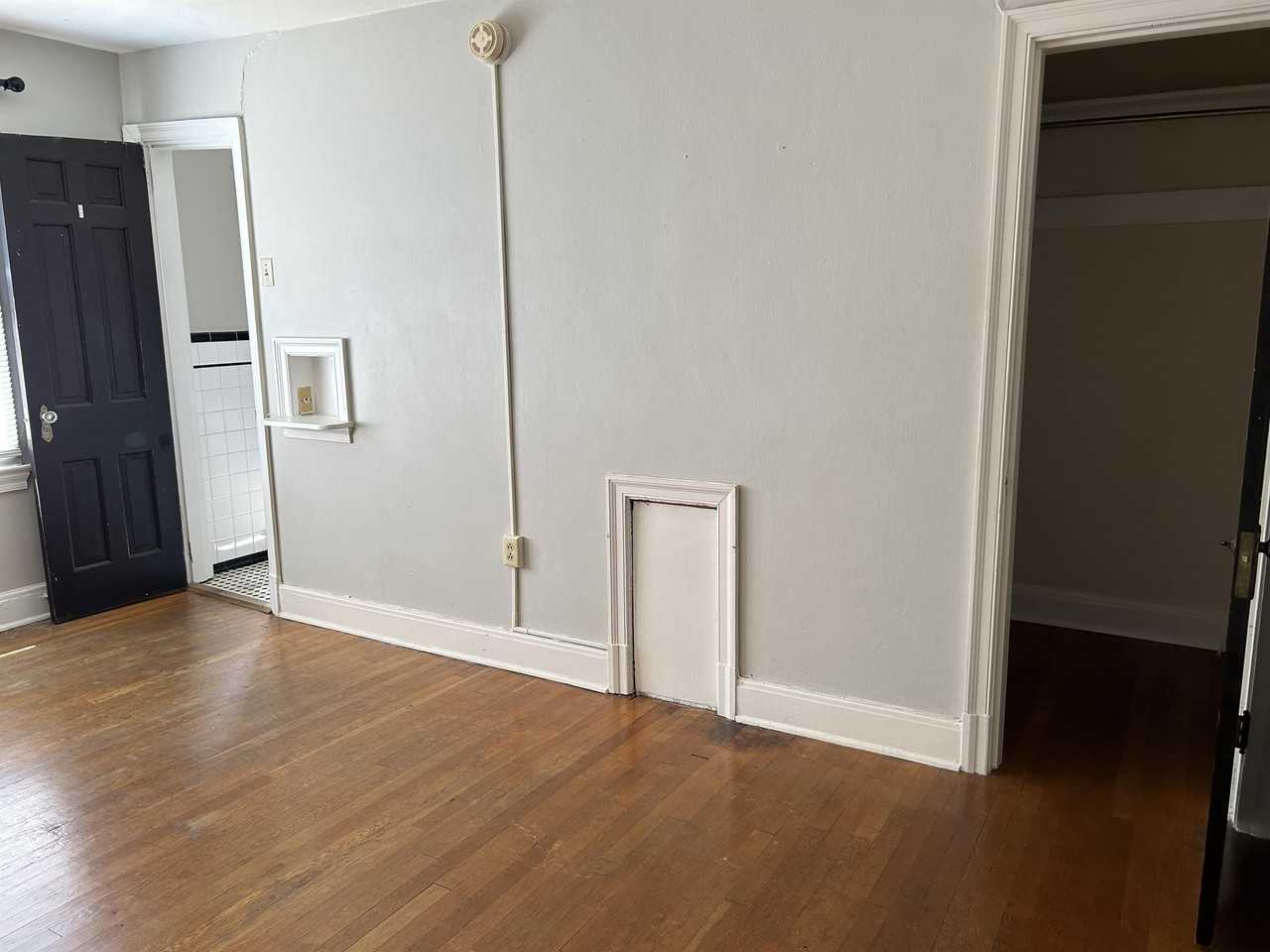 112 North Washington Street - Photo 6 of 24