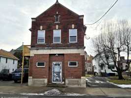 featured image of 119 River St