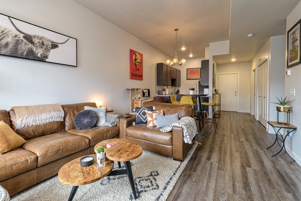 Hickory St. - Photo 3 of 19