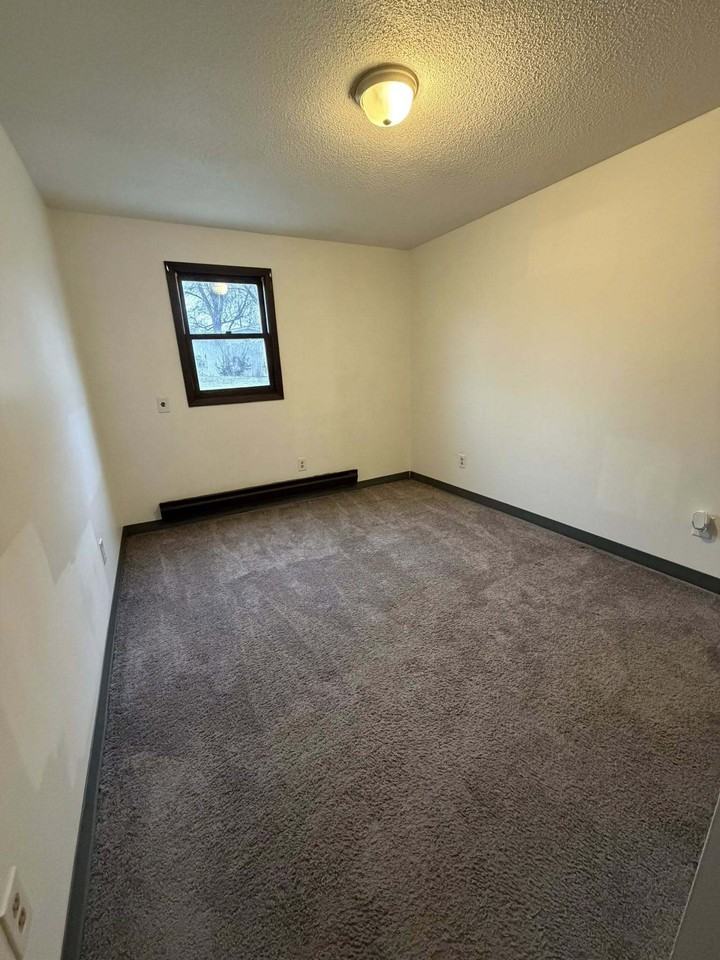 3114 East Pike - Photo 3 of 6