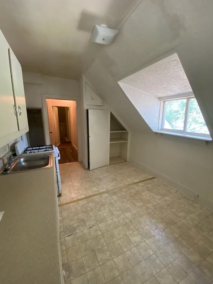 624 S 31st St - Photo 3 of 7