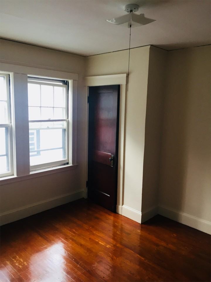 127 Albion St. - Photo 4 of 6