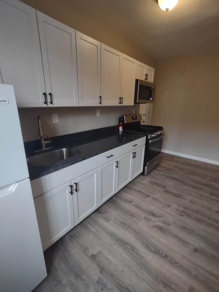 116 West 30th Street - Photo 3 of 10