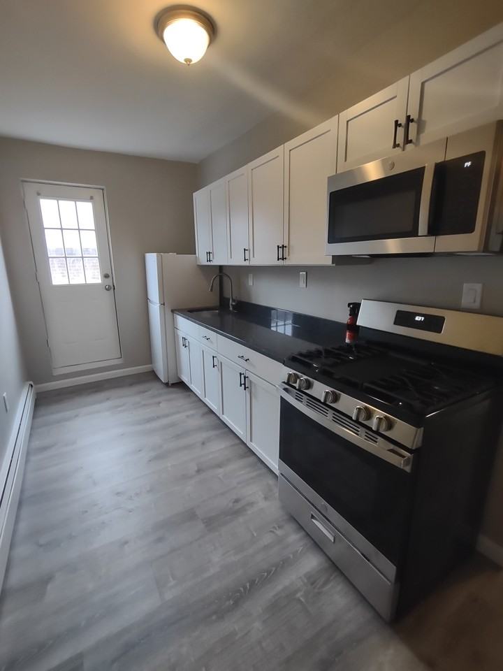 116 West 30th Street - Photo 4 of 10