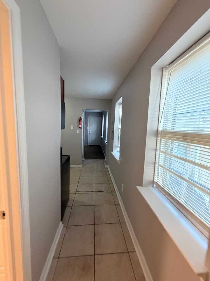 511 West 4th Street - Photo 5 of 8