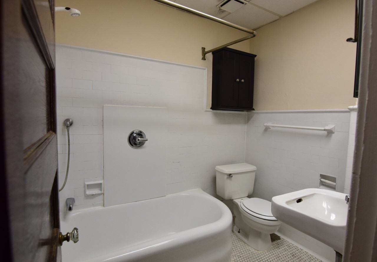 Greystone Court Apartments - Photo 3 of 26