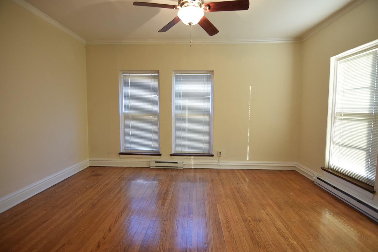 Greystone Court Apartments - Photo 5 of 26